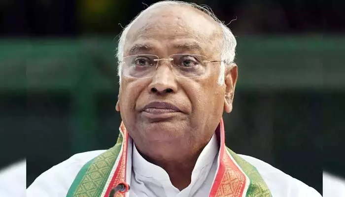 ఆరు గ్యారంటీల అమలుపై ఖర్గే కీలక ప్రకటన ఆరు గ్యారంటీల అమలుపై ఖర్గే కీలక ప్రకటన