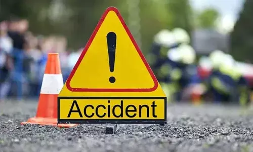 వైట్‌గోల్డ్ వద్ద ఘోర ప్రమాదం.. తల్లి, కుమారుడు దుర్మరణం