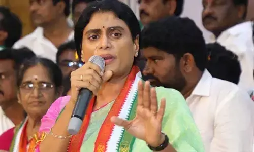 ఇది గుంటూరా? గుంటలూరా?.. షర్మిల సంచలన వ్యాఖ్యలు