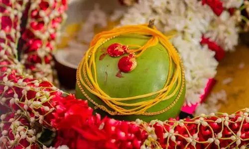 వివాహిత స్త్రీలు ఇలా చేస్తే భర్త ఆయుష్షు పెరుగుతుందట..