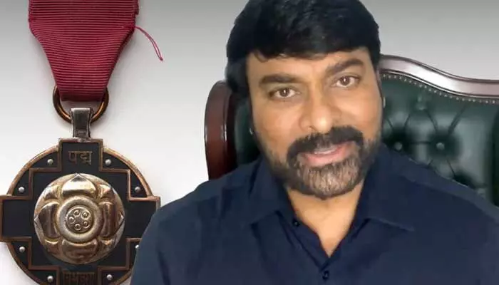 చిరంజీవికి పద్మభూషన్.. కుళ్లుకుంటున్న స్టార్ హీరో? చిరంజీవికి పద్మభూషన్.. కుళ్లుకుంటున్న స్టార్ హీరో?