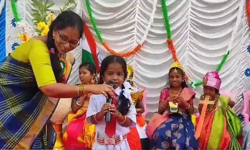 మన రేవంతన్న.. నిగ్గదీసి అడిగే మొనగాడు.. చిన్నారి పాటకు నెటిజన్లు ఫిదా (వీడియో)