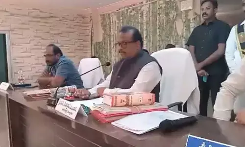 Telangana: అవిశ్వాస తీర్మాణాల జోరు.. ఆ మున్సిపాలిటీలో ట్విస్టుల హోరు