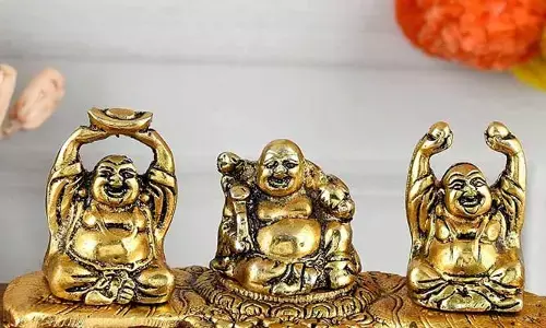 లాఫింగ్ బుద్ధను ఆ ప్రదేశాల్లో పెడుతున్నారా.. ఆ తప్పు మాత్రం చేయకండి..