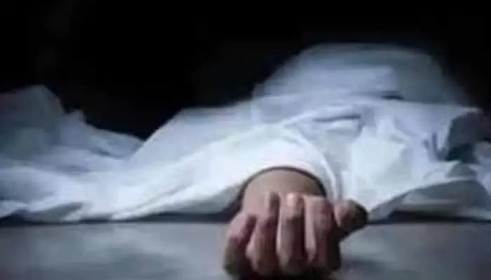 Atrocious:హైదరాబాద్లో దారుణం..హోంగార్డు బెదిరింపులతో వ్యక్తి ఆత్మహత్య Atrocious:హైదరాబాద్లో దారుణం..హోంగార్డు బెదిరింపులతో వ్యక్తి ఆత్మహత్య