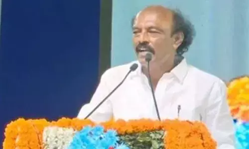 చంద్రబాబు ప్రజల్ని మోసం చేస్తున్నారు..ఆ ప్రాజెక్ట్ కట్టింది వైఎస్ ఆర్