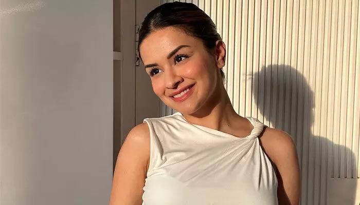 Avneet Kaur : ఆ ఎత్తు పల్లాలను చూసి తట్టుకోవడం ఎలా..? Avneet Kaur : ఆ ఎత్తు పల్లాలను చూసి తట్టుకోవడం ఎలా..?