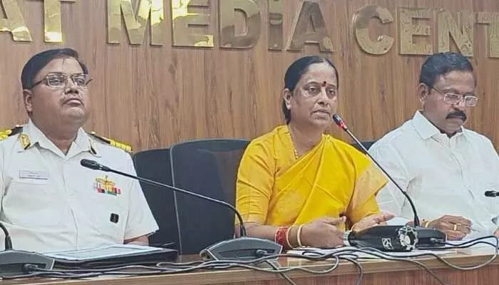 రాడార్ సెంటర్తో ముప్పు లేదు.. గులాబీ నేతలు కన్ఫ్యూజ్ చేస్తున్నారు రాడార్ సెంటర్తో ముప్పు లేదు.. గులాబీ నేతలు కన్ఫ్యూజ్ చేస్తున్నారు