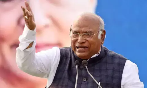 బడ్జెట్‌లో పేదలకు పనికొచ్చేదేం లేదు :ఖర్గే