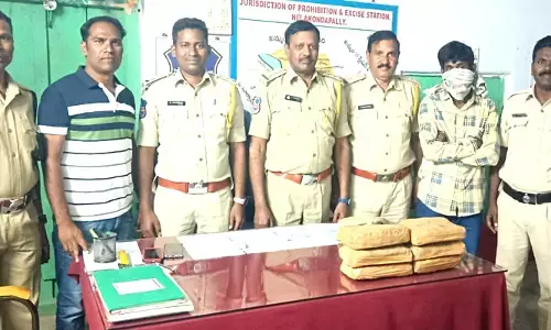 ఆరున్నర కేజీల గంజాయి స్వాధీనం