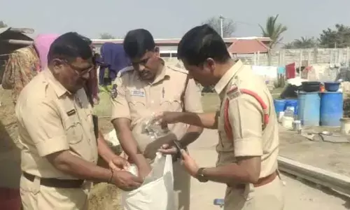 మల్కాపూర్‌‌లో గంజాయి చాక్లెట్ నిల్వలు