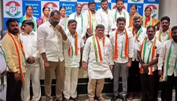 BREAKING: హుజూరాబాద్ నియోజవర్గంలో బీఆర్ఎస్కు షాక్.. BREAKING: హుజూరాబాద్ నియోజవర్గంలో బీఆర్ఎస్కు షాక్..
