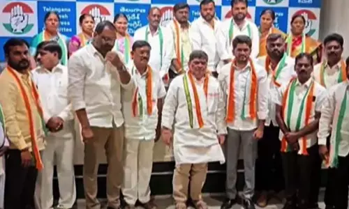 BREAKING: హుజూరాబాద్ నియోజవర్గంలో బీఆర్ఎస్‌కు షాక్..