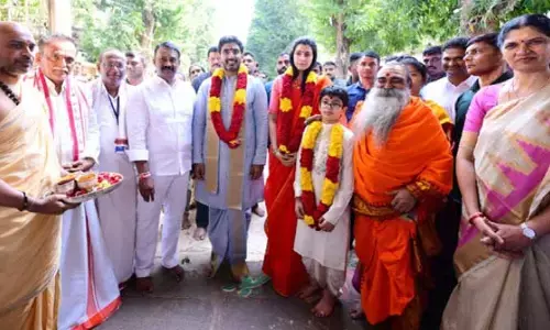 Nara Lokesh : శ్రీశైల మల్లికార్జునుడి సన్నిధిలో నారా లోకేశ్ దంపతులు