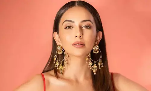 రకుల్ లేటెస్ట్ షూట్ వైరల్.. ఈ అవుట్ ఫిట్ ధరెంతో తెలిస్తే షాక్
