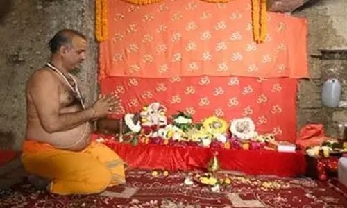 జ్ఞానవాపి ప్రాంగణంలో అర్ధరాత్రి పూజలు: యూపీలో అలర్ట్