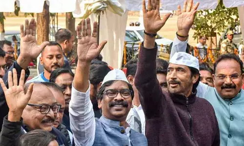 జార్ఖండ్ పాలిటిక్స్ హైదరాబాద్ కు షిఫ్ట్!