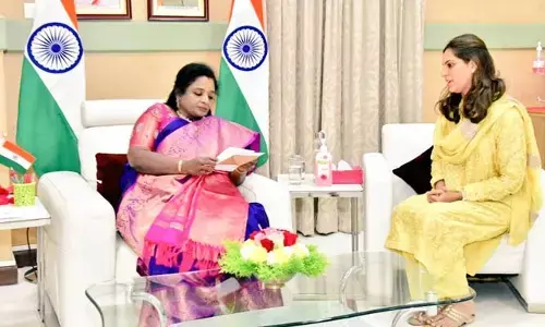 మా మామయ్య ఫంక్షన్‌కు రావాలి! గవర్నర్ తమిళిసైని కలిసిన ఉపాసన