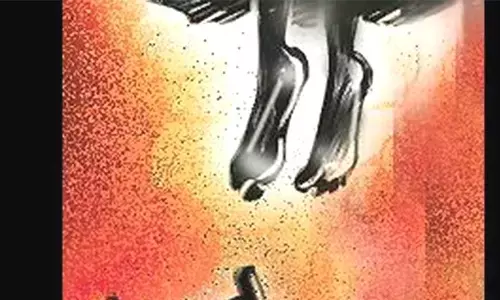 జీవితంపై విరక్తి చెంది విద్యార్థిని ఆత్మహత్య