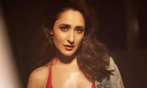 Pragya Jaiswal : ప్రగ్యా జైస్వాల్  హాట్ రెడ్  స్టిల్స్