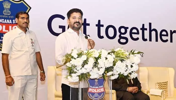 ఇకపై పోలీసులపై ప్రభుత్వ పెత్తనం ఉండదు.. సీఎం రేవంత్ హామీ ఇకపై పోలీసులపై ప్రభుత్వ పెత్తనం ఉండదు.. సీఎం రేవంత్ హామీ