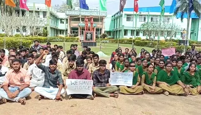 జీఓ 55 రద్దు చేయాలని నిరసన జీఓ 55 రద్దు చేయాలని నిరసన