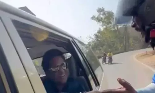 viral news: అభిమానిని ఫాలో చేసి మరి మాట్లాడిన ప్రముఖ క్రికెటర్..