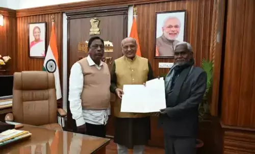 ఝార్ఖండ్ సీఎంగా బాధ్యతలు చేపట్టిన చంప సోరెన్