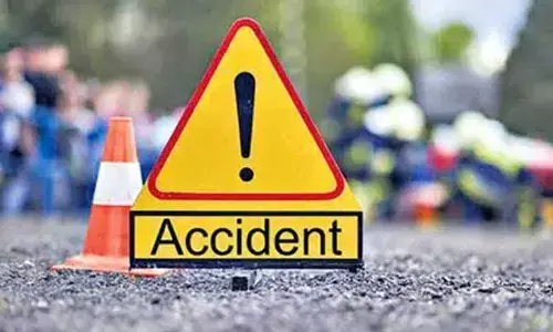 HYD: ఘోర రోడ్డు ప్రమాదం.. ఇద్దరు దుర్మరణం