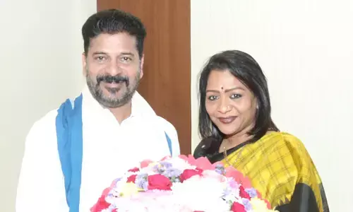 కేసీఆర్ కు మరో షాక్!.. హస్తం గూటికి హైదరాబాద్ మేయర్?