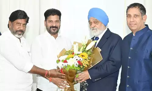 సీఎం రేవంత్ రెడ్డితో ప్రముఖ ఆర్థిక వేత్త భేటీ.. పదేళ్ల అప్పులపై  చర్చ
