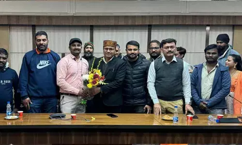 సుప్రీం కోర్టు స్టాండిగ్ కౌన్సిల్‌ శ్రవణ్‌ను సన్మానించిన ఐజేయూ