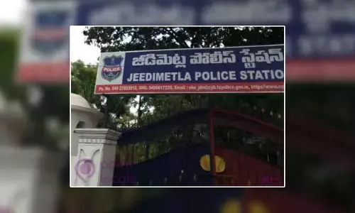 నగరంలో దారుణం.. రక్తం వచ్చేలా చితకబాదిన కానిస్టేబుల్