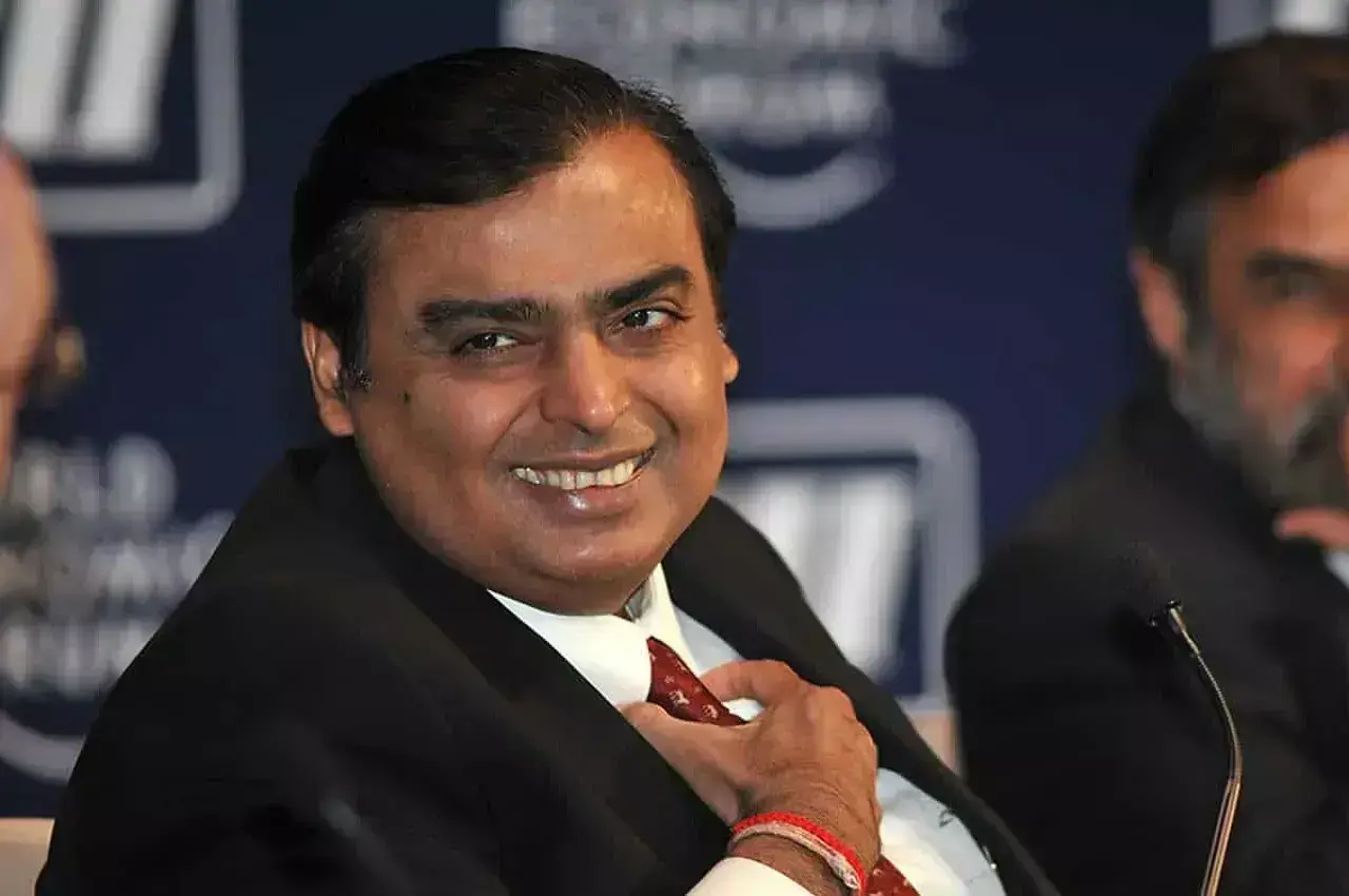 Mukesh Ambani : మహకుంభమేళాకు ముకేష్ అంబానీ కుటుంబం