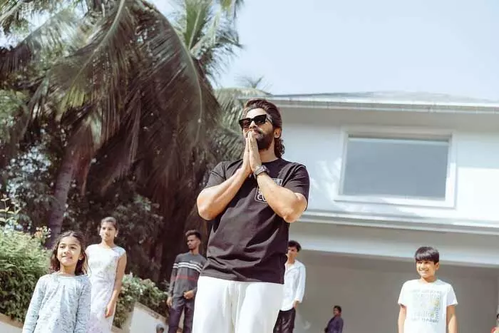 నా సినిమాలో హీరోయిన్గా ఆమె అస్సలే వద్దు.. తేల్చి చెప్పిన అల్లు అర్జున్..! నా సినిమాలో హీరోయిన్గా ఆమె అస్సలే వద్దు.. తేల్చి చెప్పిన అల్లు అర్జున్..!