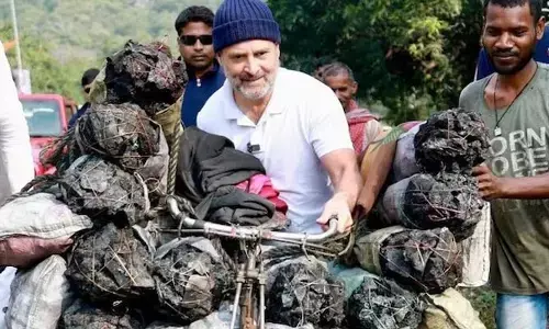 బొగ్గు సైకిల్‌ను తోసిన రాహుల్: జోడో న్యాయ్ యాత్రలో ఆసక్తికర పరిణామం