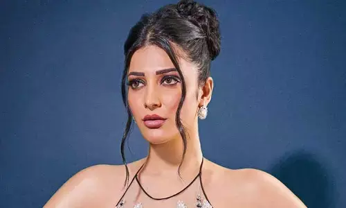కనిపించి కనిపించని ఎదఅందాలతో.. గ్రీన్‌ డ్రెస్‌లో అదరగొడుతోన్న స్టార్ కిడ్