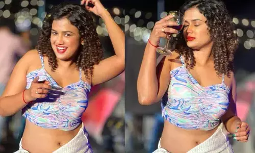 మందు గ్లాస్ పట్టుకుని చిల్ అవుతున్న బిగ్ బాస్ బ్యూటీ.. సెక్సీగా ఉన్నావంటున్న నెటిజన్లు