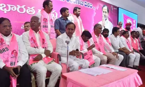 ఎట్లుండే కేసీఆర్.. ఎట్లైపాయే కదా..! కొడుకు, అల్లుడు దూరం? గులాబీ బాస్ ఫోటో వైరల్