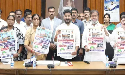 సమ్మక్క- సారలమ్మలకు ‘ఆన్‌లైన్‌’ మొక్కులు.. మనువడి పేరుతో నిలువెత్తు బంగారం సమర్పించిన సీఎం