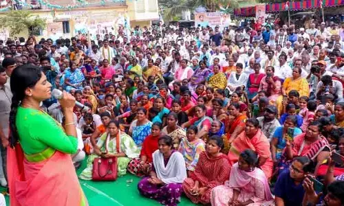 దళితులపై దాడులు పెరిగాయి.. రచ్చబండలో షర్మిల ప్రభుత్వంపై ఫైర్