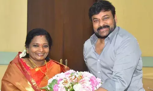 మెగాస్టార్ చిరంజీవిని సన్మానించిన గవర్నర్ తమిళి సై