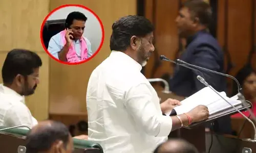 బడ్జెట్ ప్రసంగం టైమ్‌లో మొబైల్‌ ఫోన్‌తో కేటీఆర్ బిజీ