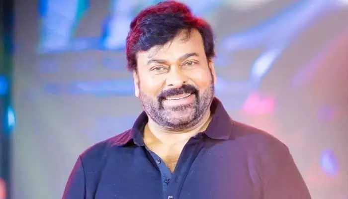 Chiranjeevi: మెగాస్టార్ సగం తాగిన టీ కప్పు తీసుకున్న కమెడియన్.. లక్ష రూపాయలిచ్చిన ఇవ్వనంటూ... Chiranjeevi: మెగాస్టార్ సగం తాగిన టీ కప్పు తీసుకున్న కమెడియన్.. లక్ష రూపాయలిచ్చిన ఇవ్వనంటూ...