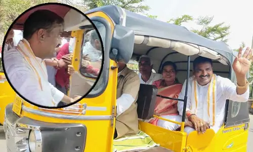 యాదాద్రి కొండపైకి పోలీసులను ఆటోలో తీసుకెళ్లిన MLA