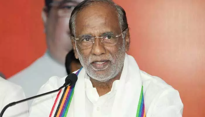 ఐదుగురికి భారతరత్న ఇస్తే.. కాంగ్రెస్ ఓర్వలేకపోతోంది: MP లక్ష్మణ్ ఐదుగురికి భారతరత్న ఇస్తే.. కాంగ్రెస్ ఓర్వలేకపోతోంది: MP లక్ష్మణ్