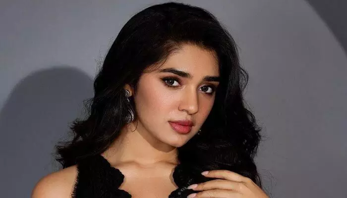 విజయాలు లేకున్న వరుస ఆఫర్లు అందుకుంటున్న కుర్ర హీరోయిన్..! విజయాలు లేకున్న వరుస ఆఫర్లు అందుకుంటున్న కుర్ర హీరోయిన్..!