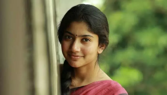అమీర్ఖాన్ కుమారుడితో అక్కడ ఎంజాయ్ చేస్తూ కనిపించిన సాయిపల్లవి..! అమీర్ఖాన్ కుమారుడితో అక్కడ ఎంజాయ్ చేస్తూ కనిపించిన సాయిపల్లవి..!