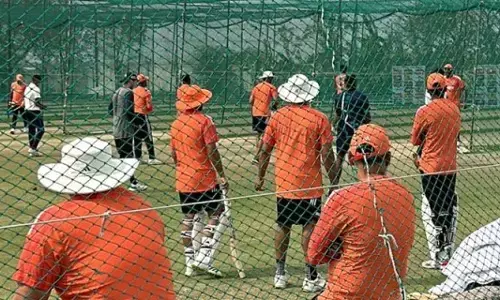కోచ్‌ అవతారమెత్తిన హిట్‌మ్యాన్.. నెట్స్‌లో సిరాజ్, కుల్దీప్‌లకు బ్యాటింగ్ పాఠాలు