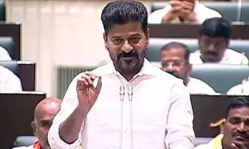 ప్రజాస్వామ్యంలో.. రాచరికపు పోకడలెందుకు?